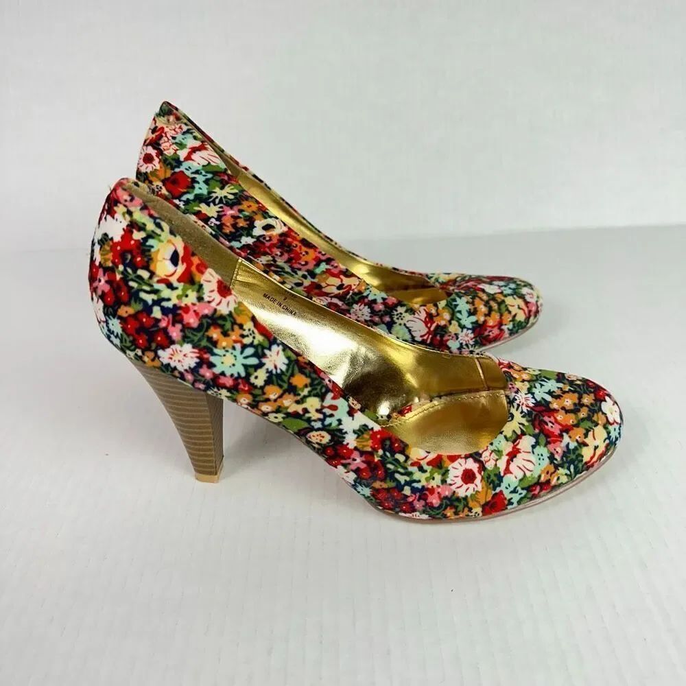 Rampage Maika Floral Fabric Pumps size 9
